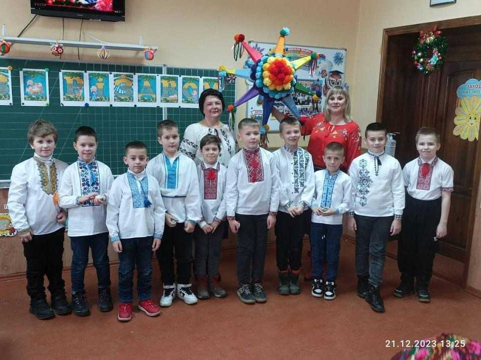 «УКРАЇНА КОЛЯДУЄ - ПЕРЕМОГУ НАМ ВІЩУЄ» 