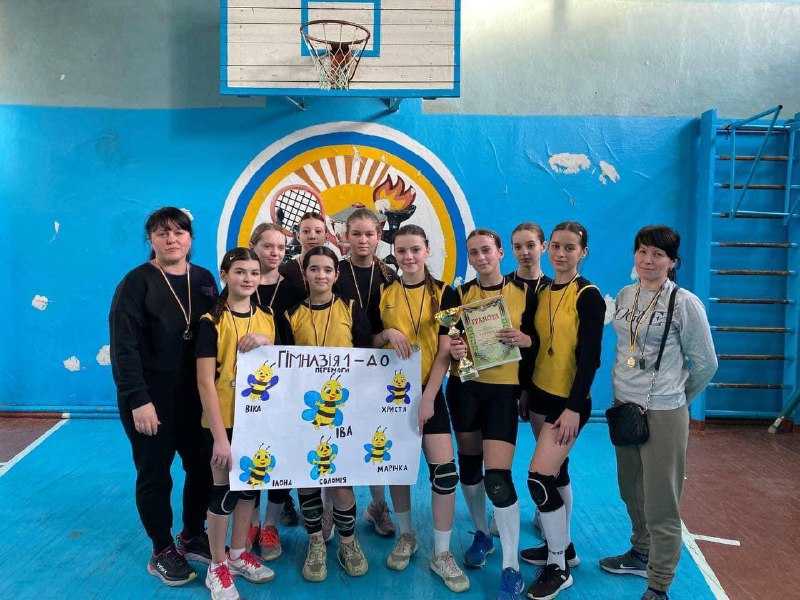 Вітаємо наших дівчаток - ІІ місце у гімназіаді міста з волейболу серед команд дівчат ЗЗСО