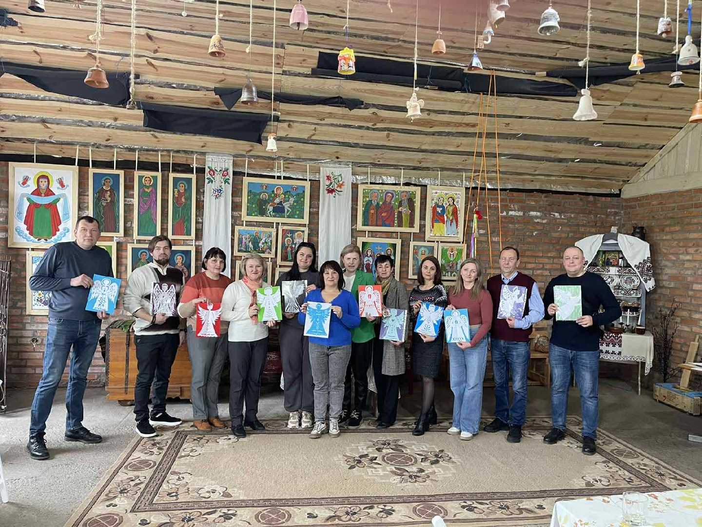 «Якщо в хаті витинанка, то добро стоїть на ґанку»