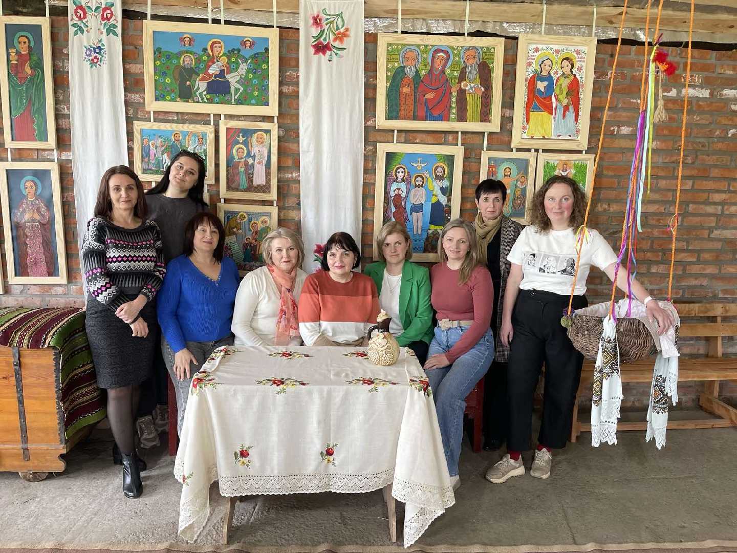 ЗБЕРЕЖЕННЯ ТА РОЗВИТОК НАЦІОНАЛЬНИХ ТРАДИЦІЙ НА УРОКАХ ОБРАЗОТВОРЧОГО       МИСТЕЦТВА