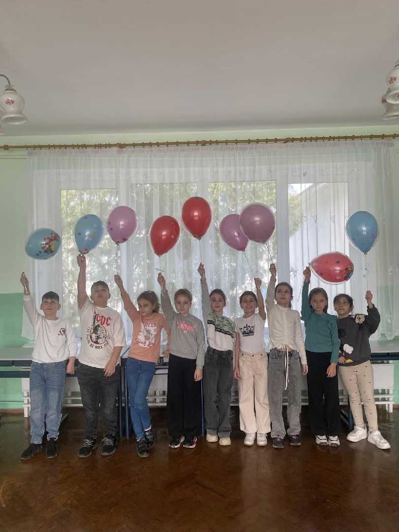 #ТИЖДЕНЬ_ПРОФОРІЄНТАЦІЇ_У_НАШІЙ_ШКОЛІ! ДІти познайомились  з професією #АЕРОДИЗАЙНЕР    #ДЕКОРАТОР. 