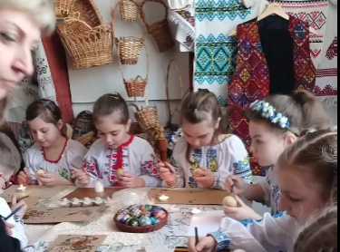 Чарівний світ писанкарства для наших юних гімназистів