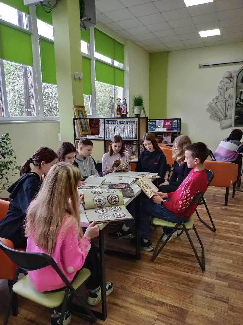 #ШколаПроєктів Учні 8-Б класу ( класний керівник Малицька О.В.) продовжують активно працювати над проєктом.