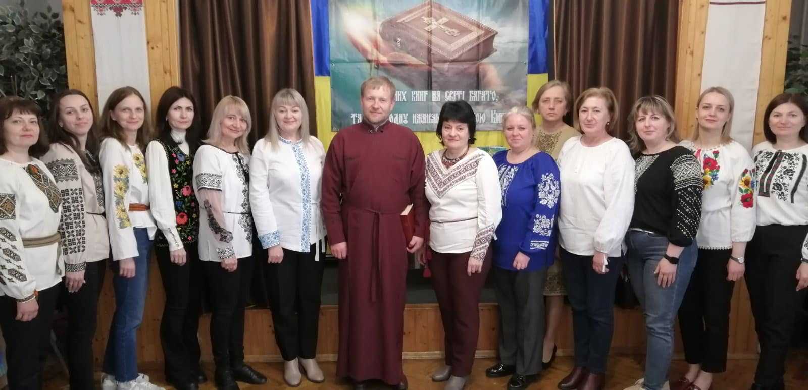 У час великого посту педагоги мали можливість поспілкуватися  з отцем Романом Сковроном з церкви Святого Йосафата. 