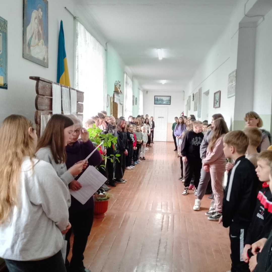 Четвертий день  Учні 7-9 класів мали можливість помолитися, розважити над 6 і 9 Заповідями Божими.