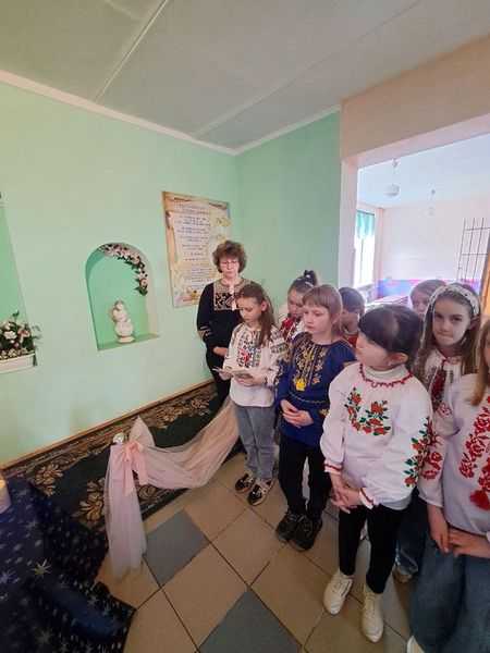 Господи Ісусе, хочемо зараз піди з Тобою Хресною Дорогою.