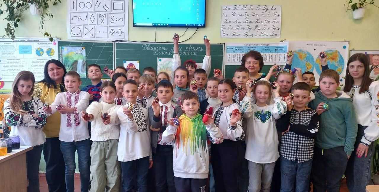 «Писанки малюємо - на ЗСУ донатимо»