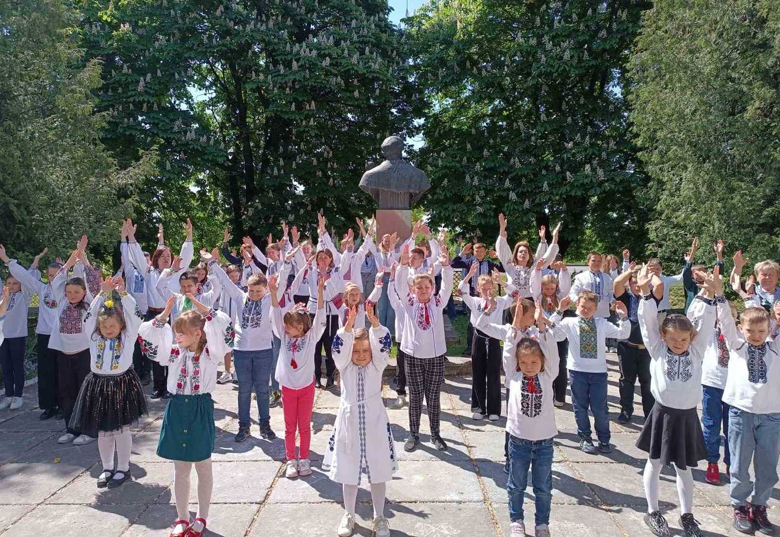 У ДЕНЬ ВИШИВАНКИ