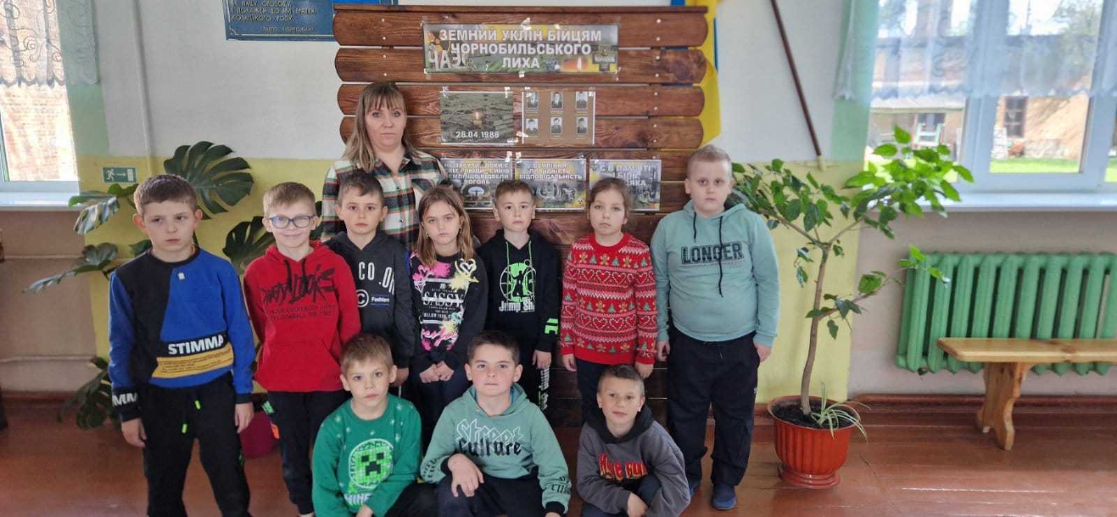 До 38-их роковин Чорнобильської катастрофи  у 2 класі бібліотекарем Саїк В.О.  проведено бесіду 