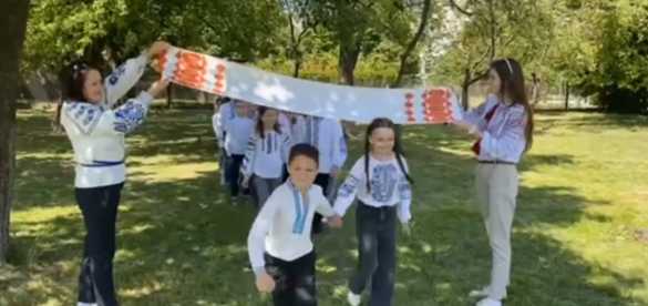 Флешмоб до Дня вишиванки 