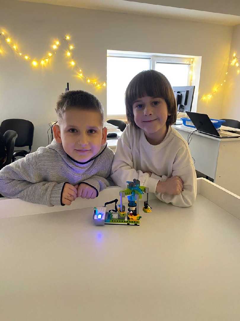 Змагання з робототехніки і програмування WeDo