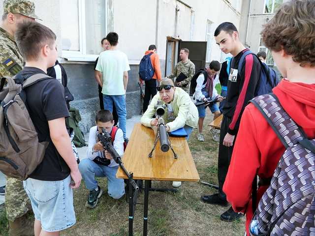 Разом гідно формуємо молоде покоління України