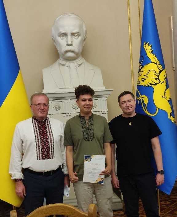 Вітаємо нашого випускника