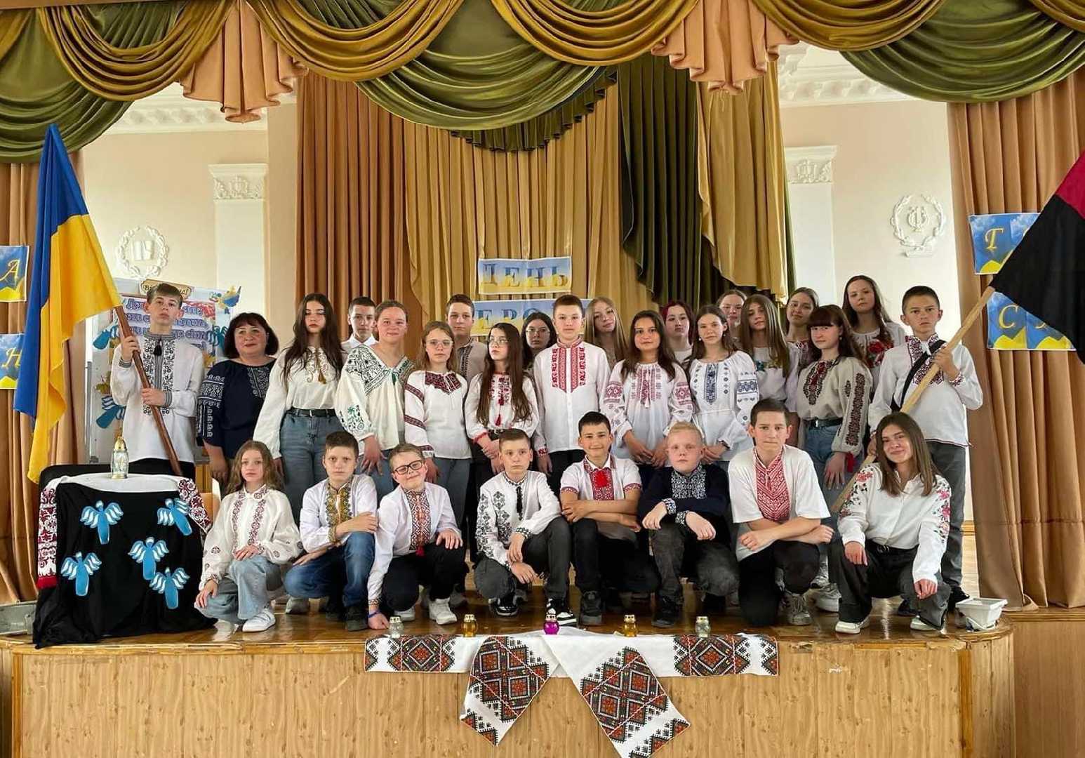 Виховний захід до Дня Героїв  України