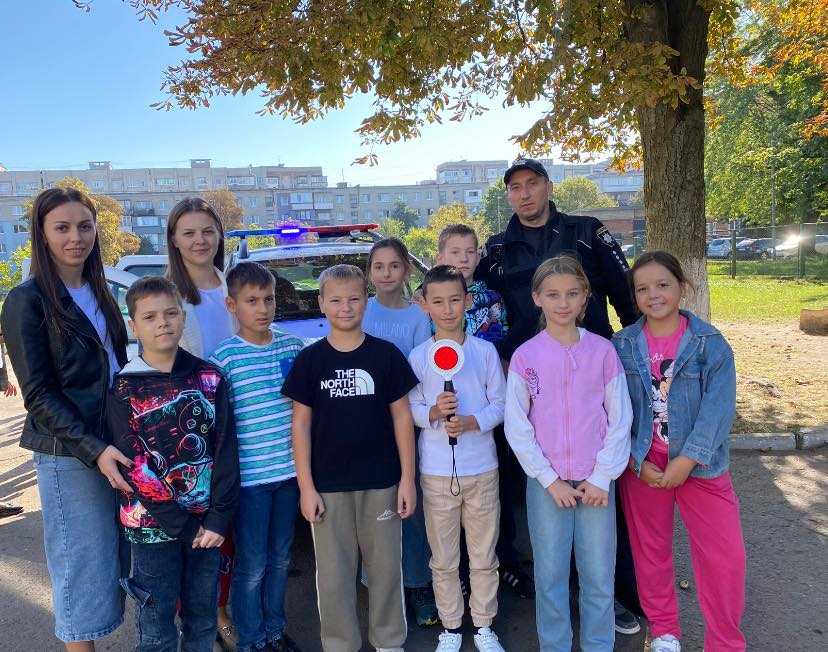 У нашій школі проходить місячник безпеки дорожнього руху: 