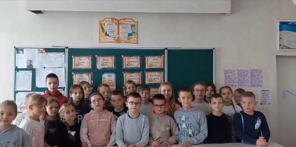 Учні 5-Г класу  щиро вітають учителів із професійним святом !