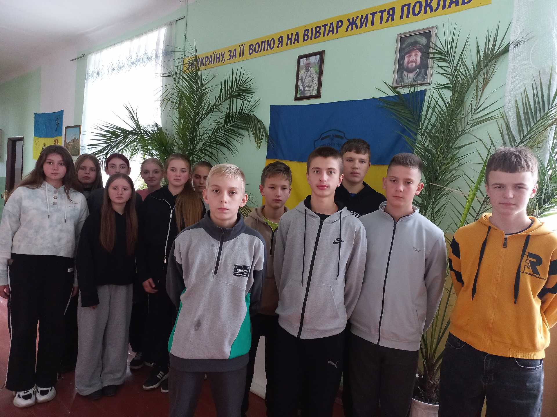 День захисника України - це, мабуть, найважливіше державне свято в році під час повномасштабної війни. Цього дня ми вшановуємо героїв і героїнь, які борються за незалежність своєї Батьківщини. А також згадуємо воїнів, котрі віддали життя за Україну.