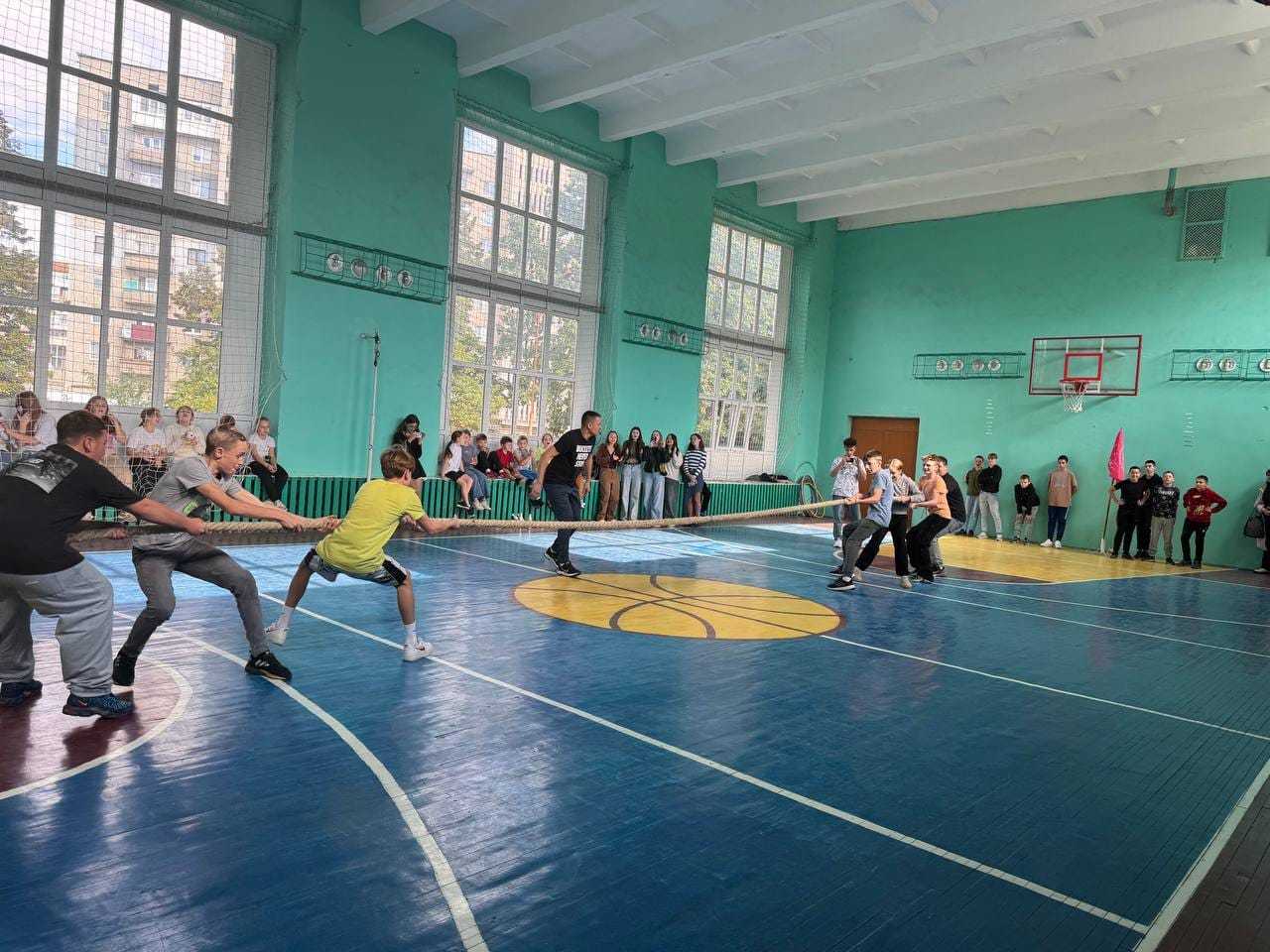 Спортивні змагання серед учнів 8-х класів