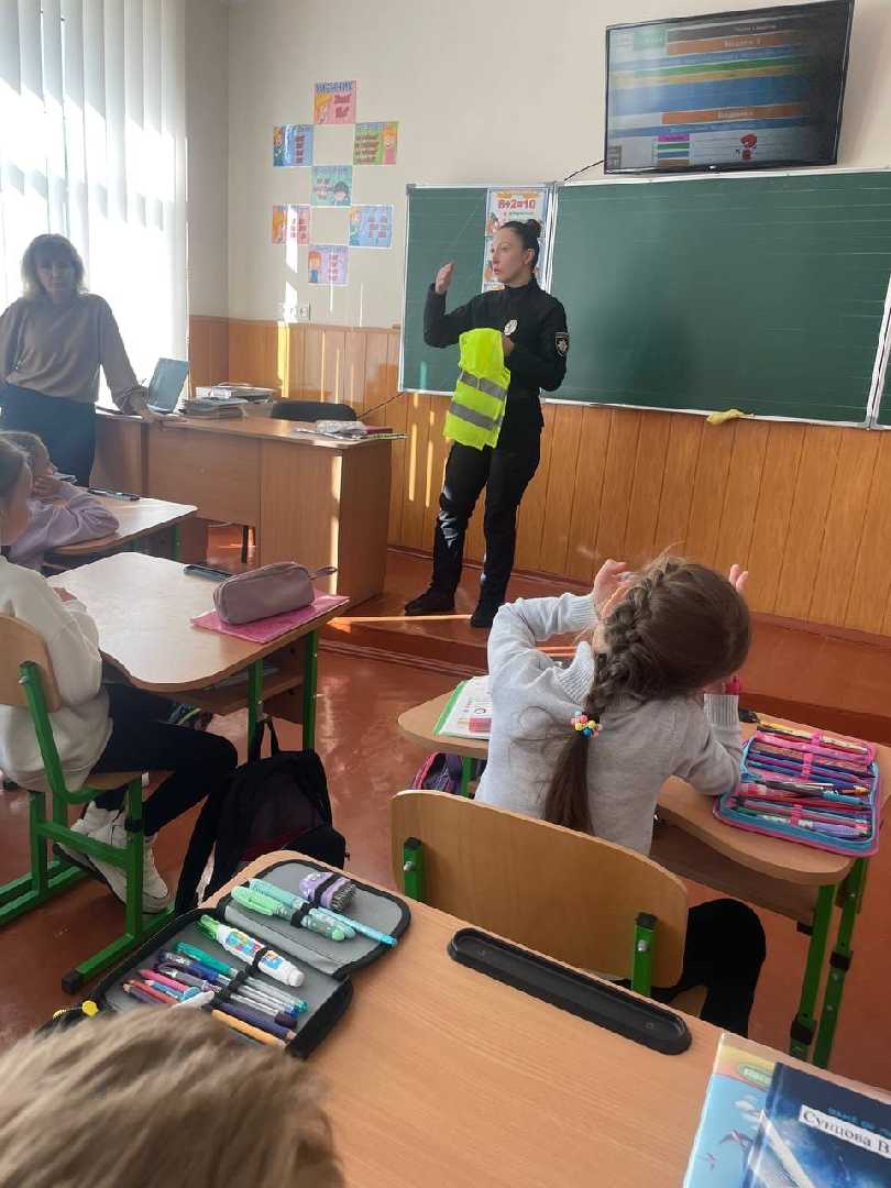 Тренінг для учнів 2-В, 3-В класів щодо дотримання правил дорожнього руху в осінньо-зимовий період