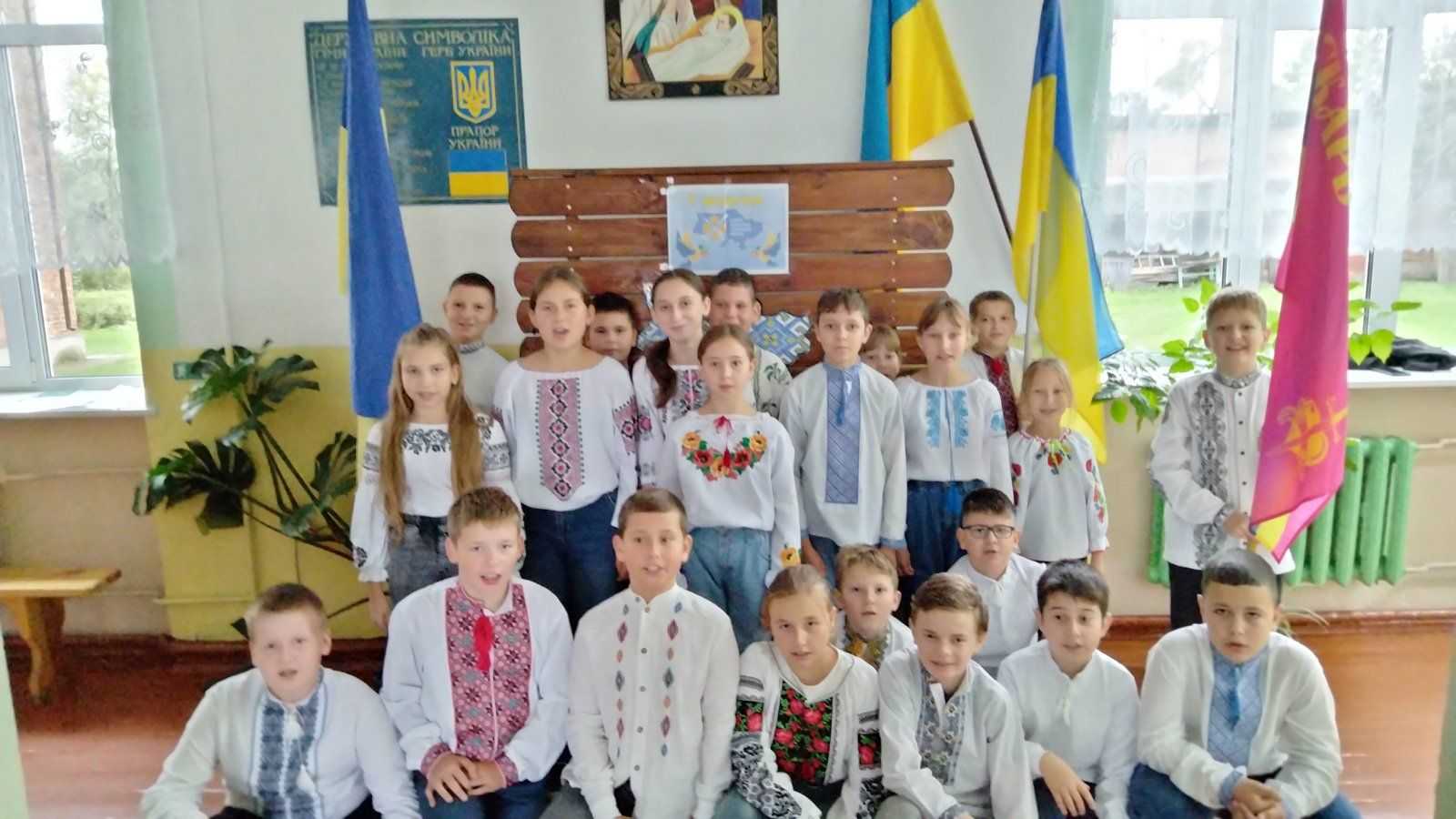 01.10. 2024р. у нашій гімназії юні учасники гуртка 