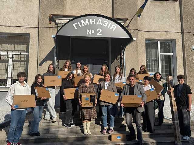 Компʼютерний клас для гімназистів