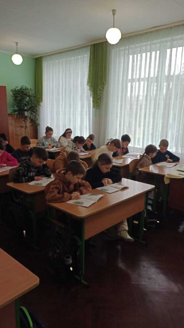 Учні 4-Б класу познайомились з дуже цікавою книжкою Леоніда Полтави 