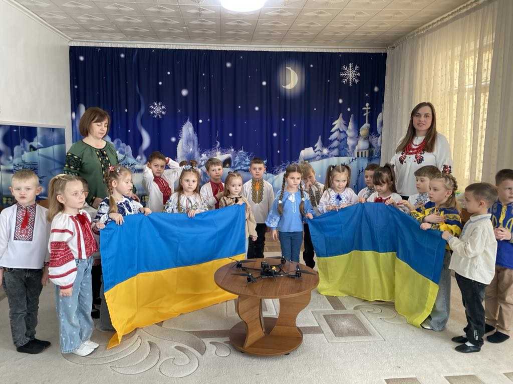 Дрон для ЗСУ від випускників -ангеляток
