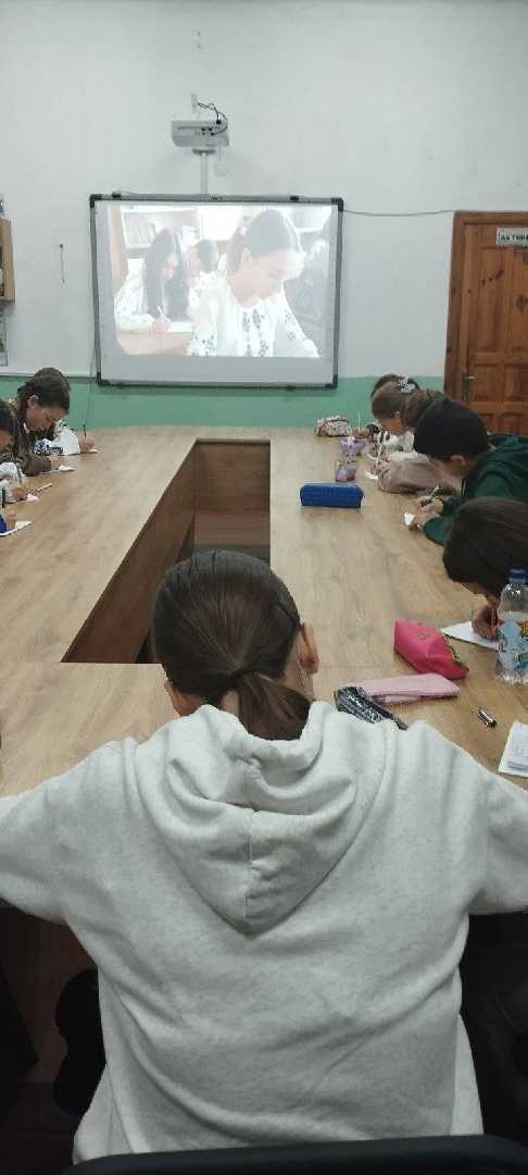 У Міжнародний день рідної мови учні нашої гімназії  долучилися до спільного написання диктанту. Плекаймо та любімо українську мову. Вона об'єднує нас, надихає та дає нам сили й віру у ПЕРЕМОГУ