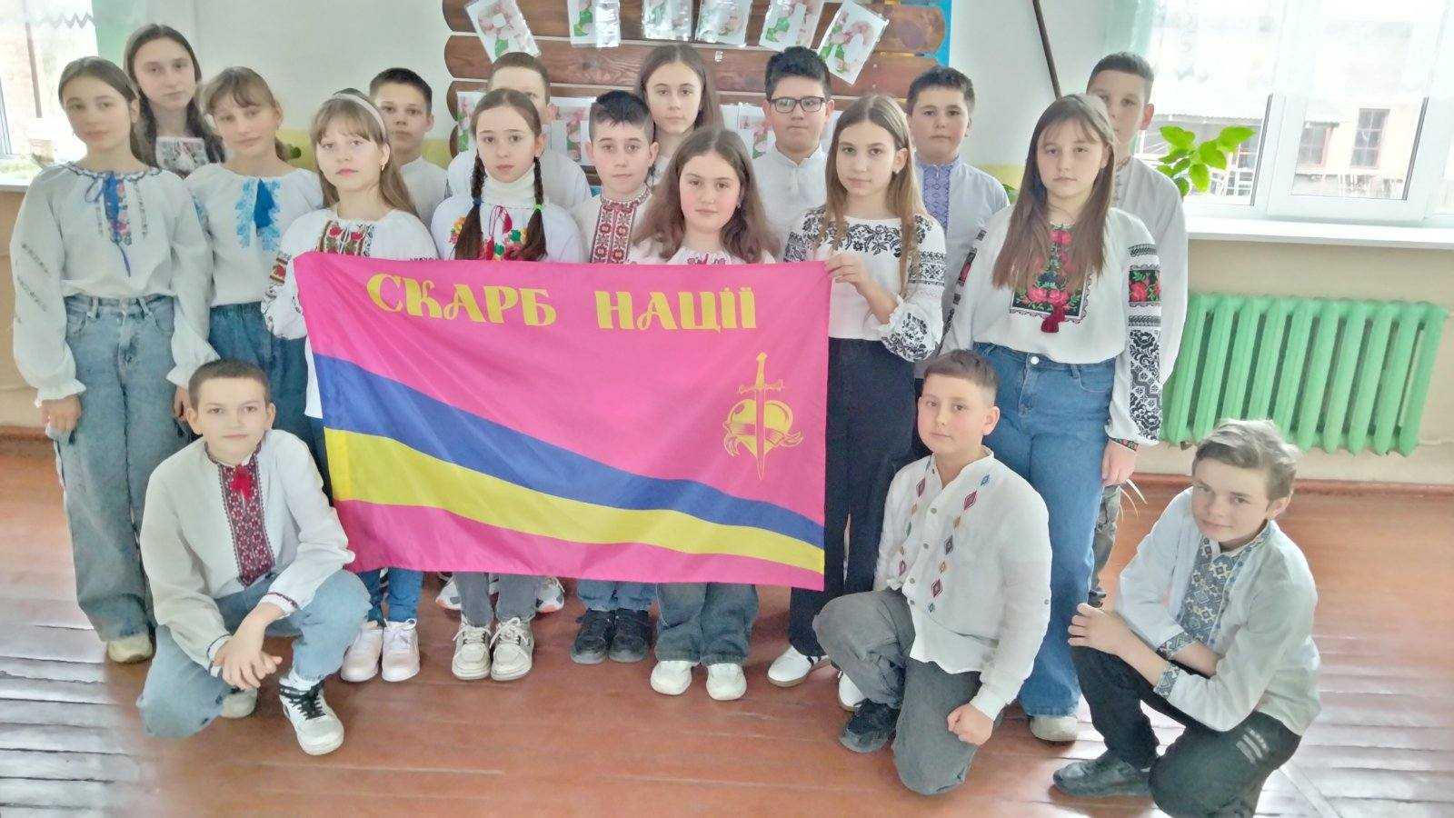 Сьогодні, 14 березня 2025 року, до Дня українського добровольця у Волсвинській гімназії гуртківцями 