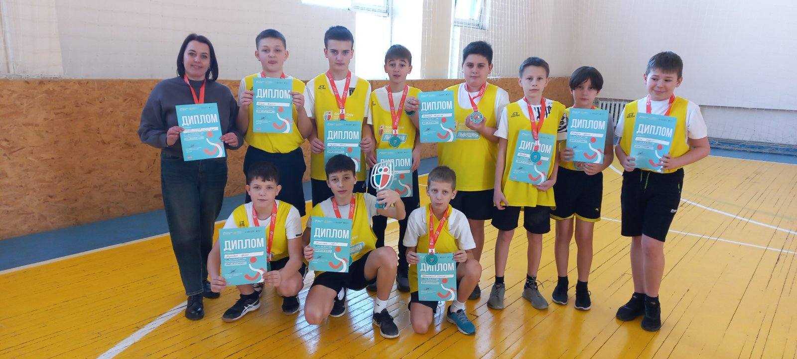 Вітаємо команду  Гімназії №12 із зайнятим ІІІ місцем у  районному етапі змагань 