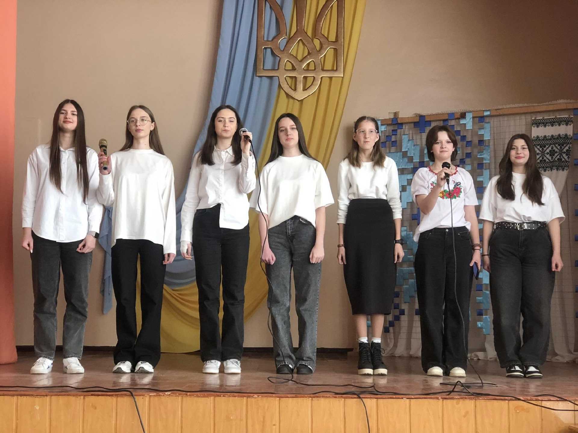 Хай усіх єднає пісня