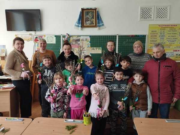 До Вербної неділі готується класна родина 1-Б