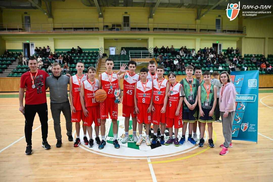 Вітаємо нашу команду з блискучою перемогою в обласному етапі змагань з баскетболу !