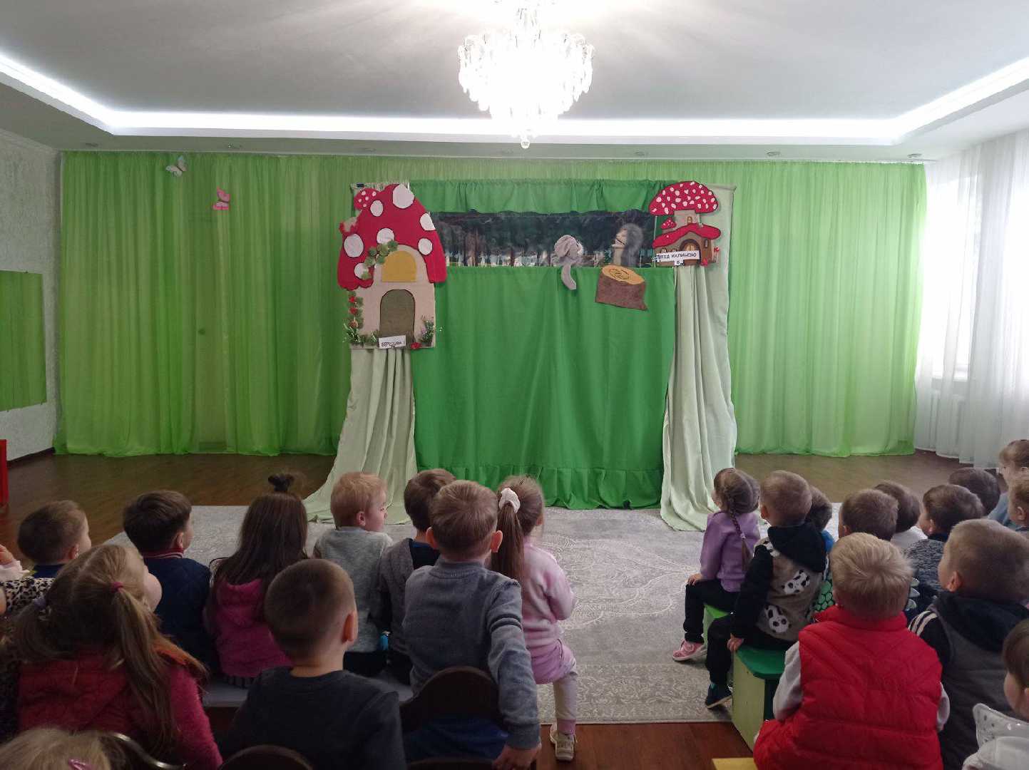 Тиждень безпеки у нас розпочався з вистави «Пухнасті Бешкетники»