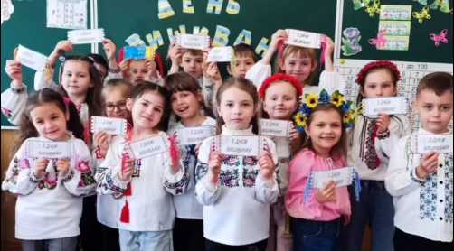 Сьогодні наша шкільна родина відзначила День вишиванки особливою фотосесією!