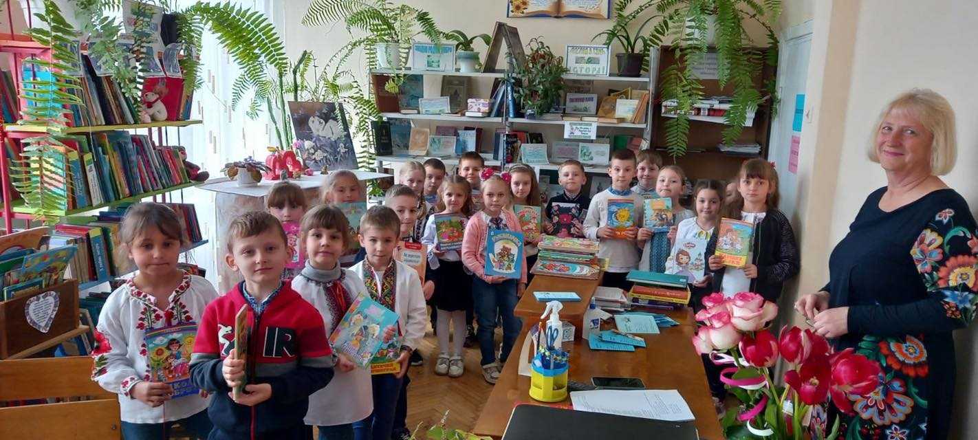 Наша читацька сімʼя поповнилась маленькими читайликами.