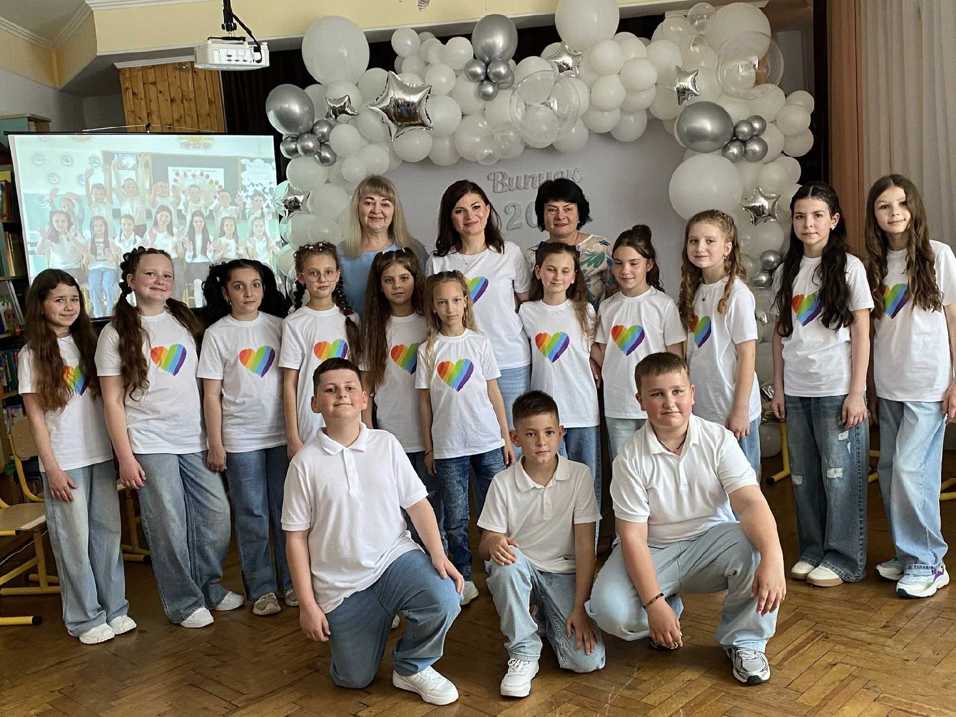 Кольоровий_випускний_свято_радості_дитинства_та_яскравих_мрій