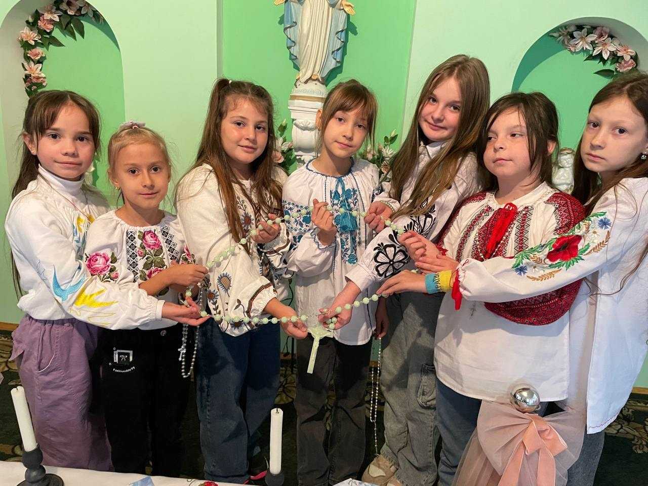 «Мільйон дітей моляться на  вервиці»