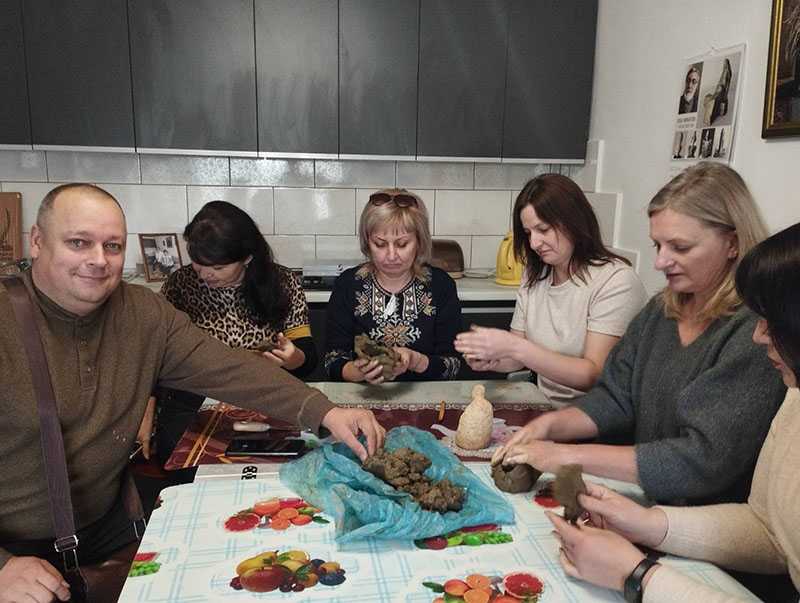 МИСТЕЦТВО ОЖИВАЄ ТОДІ, КОЛИ НИМ ДІЛЯТЬСЯ