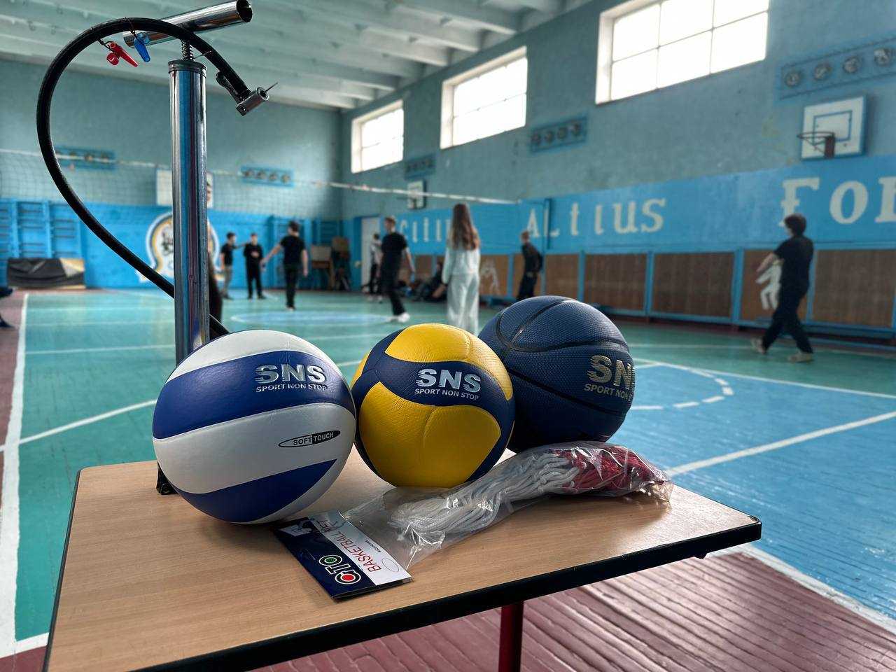 Подарунок із серцем: випускниця підтримала розвиток спорту в ліцеї