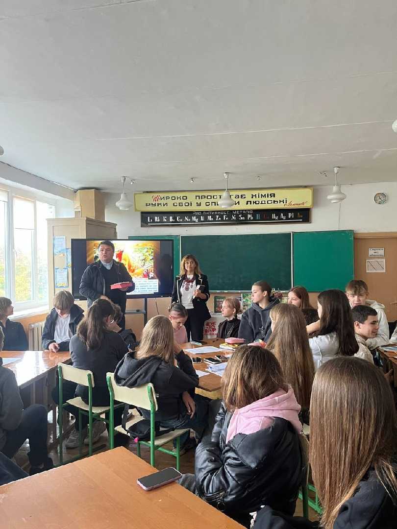 Співпраця школи і церкви.