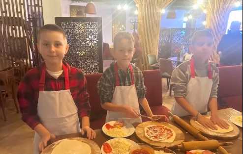 Майстер-клас із виготовлення піци. 