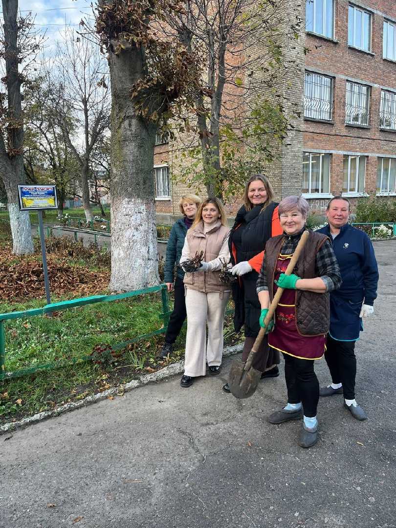 Квіти - символ краси і життя, любові і памʼяті, пробудження і розвитку…