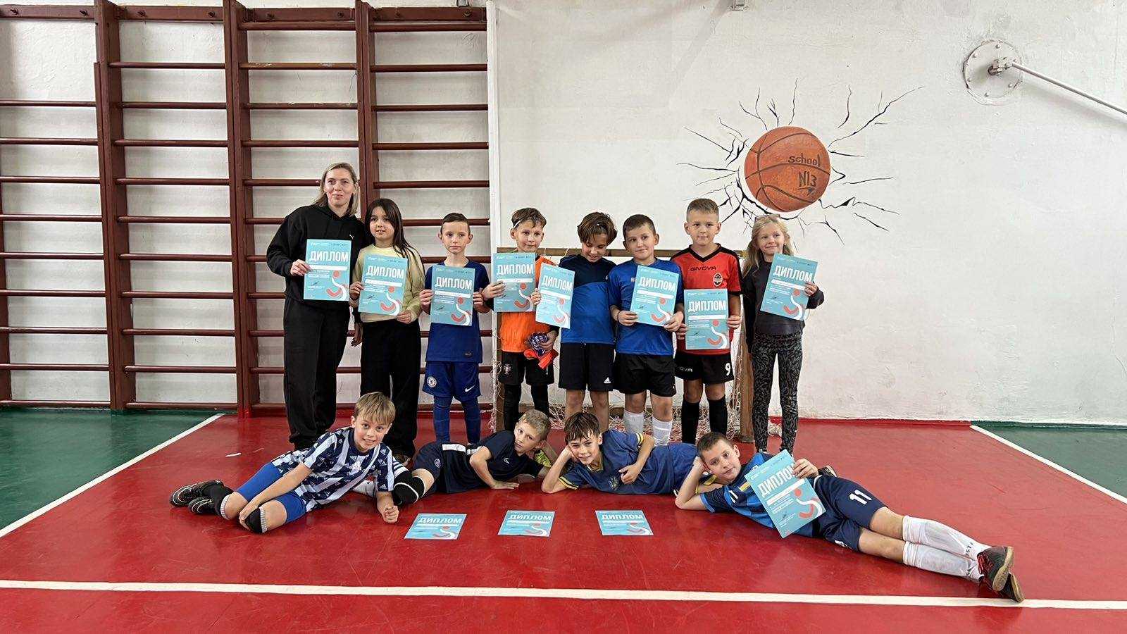 Вітаємо футбольну команду учнів 1-4 класів (учитель Уханська О.Є) із  зайнятим І місцем!