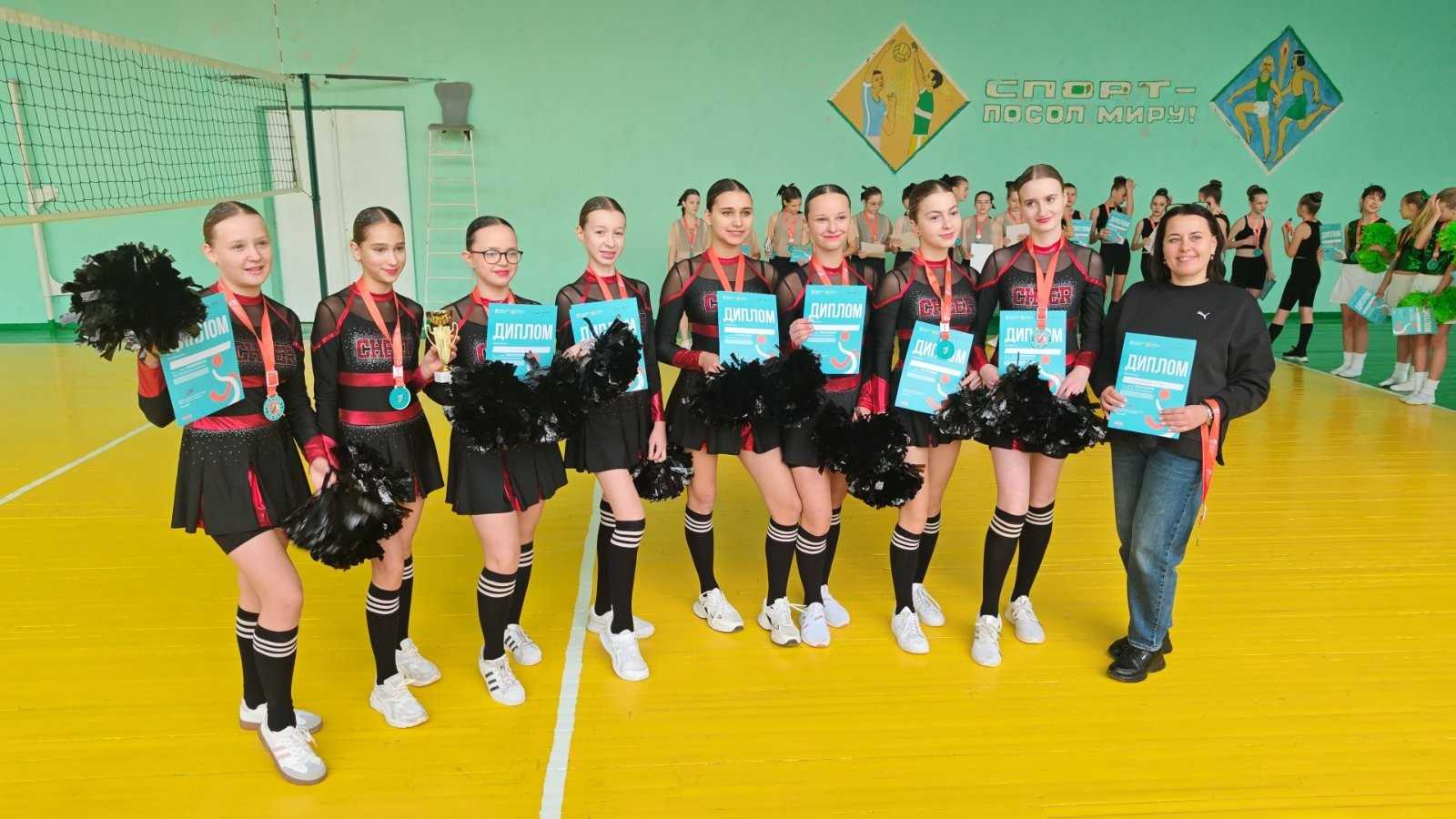 Вітаємо  команду Гімназії №12 із зайнятим І місцем у ІІ етапі змагань у «Пліч-о-пліч всеукраїнські шкільні ліги» з черліденгу серед учнів 8-9 класів!