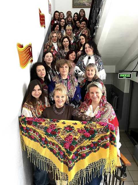 7 грудня – День української хустки