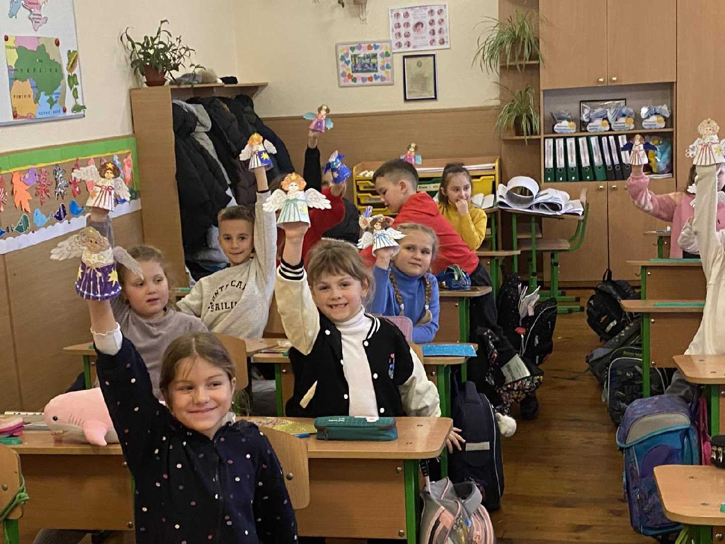 Різдвяний затишок у 2-А: читання книги Дзвінки Матіяш 