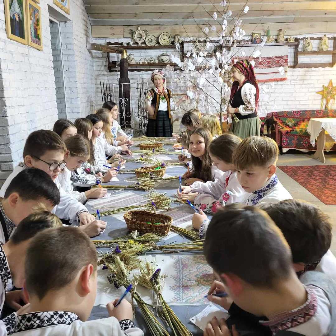 Подорож світом українських традицій!