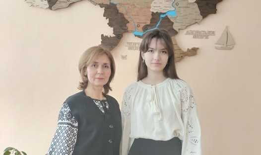 Вітаємо Хомякову Аллу, ученицю 9-Г класу, із ІІ місцем в обласному етапі Всеукраїнської учнівської олімпіади з правознавства!