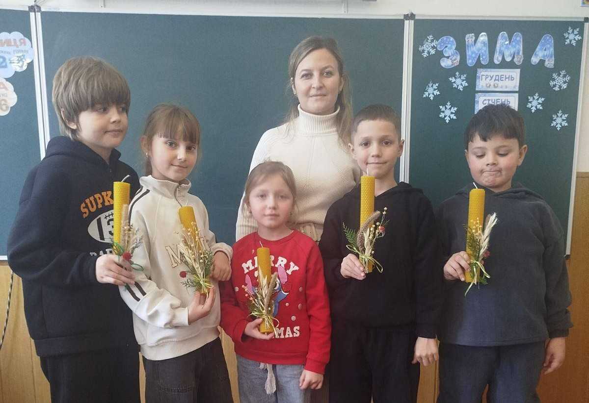 Світло, що оберігає: майстер-клас зі створення Стрітенської свічки на ГПД.